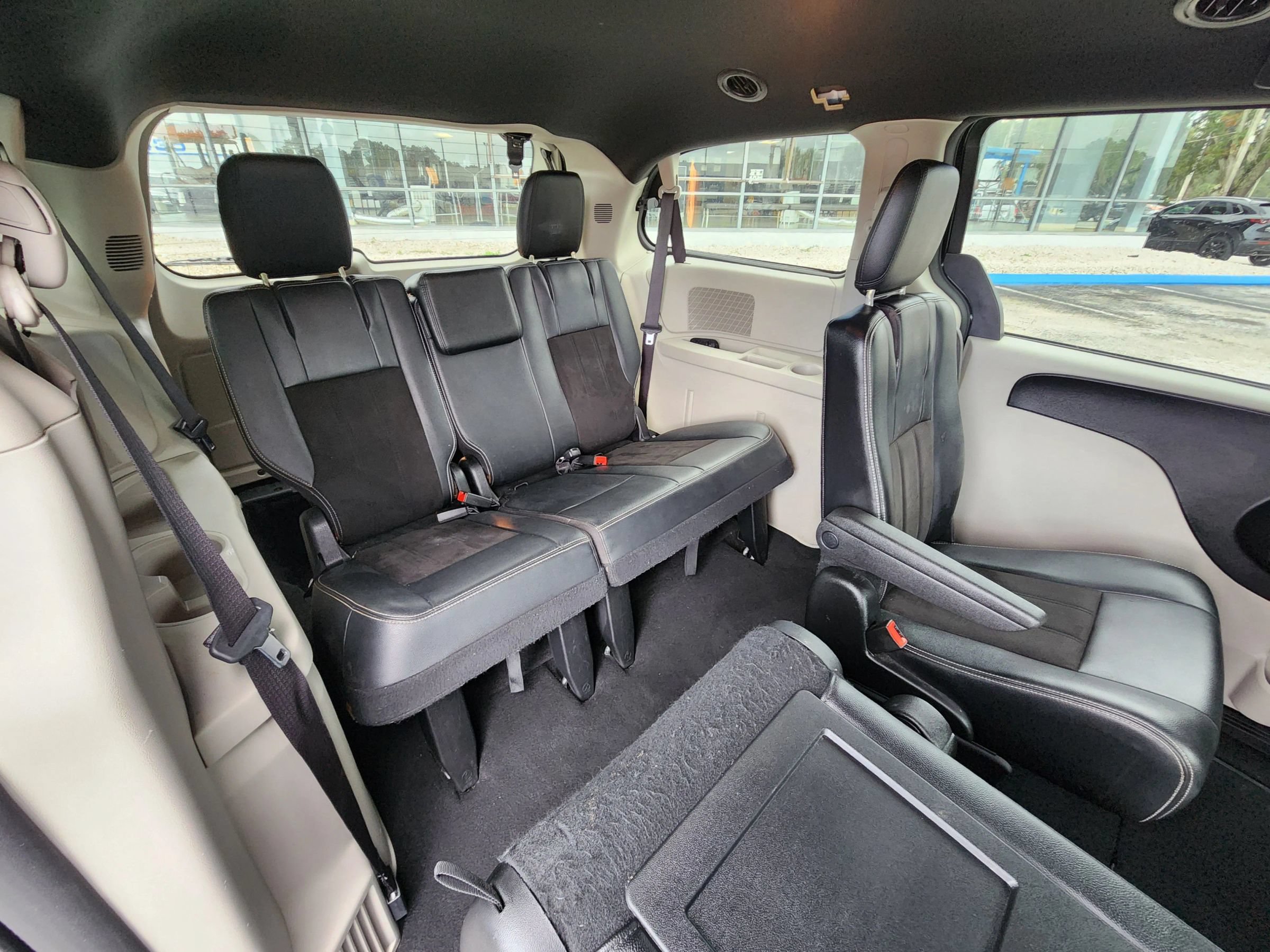 Used 2019 Dodge Grand Caravan SXT FWD image 13