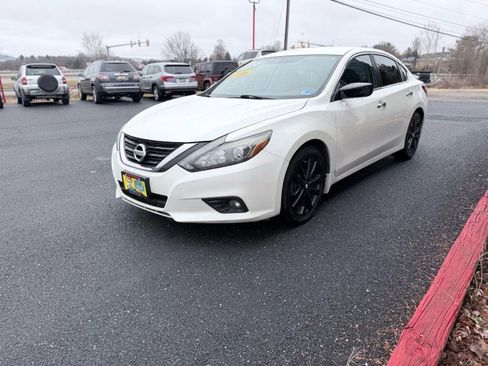 Used 2017 Nissan Altima 2.5 SR w/ Midnight Edition Package image 4