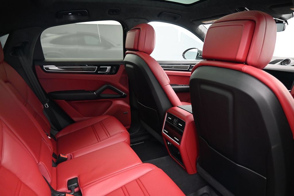 Used 2023 Porsche Cayenne GTS AWD/4WD image 7