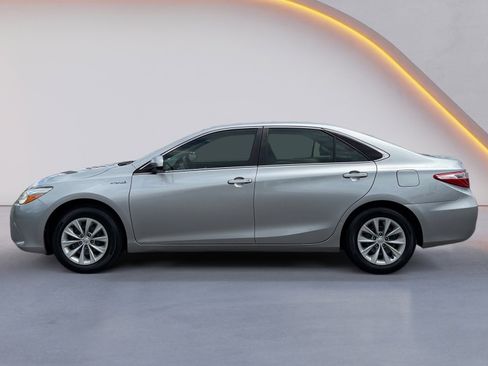 Used 2017 Toyota Camry LE FWD image 6