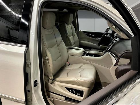 Used 2015 Cadillac Escalade Luxury AWD/4WD image 30