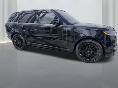 Used 2023 Land Rover Range Rover SE image 3