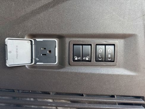 Used 2023 Chevrolet Tahoe Z71 w/ Luxury Package image 10