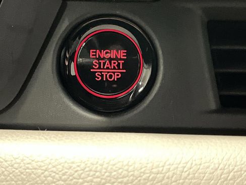 Used 2024 Honda Pilot Touring image 24