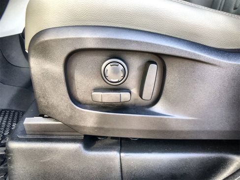 Certified 2021 Land Rover Defender 110 SE image 21