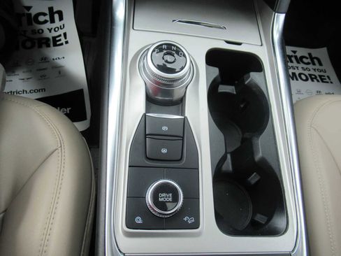 Used 2023 Ford Explorer XLT w/ Equipment Group 202A AWD/4WD image 27