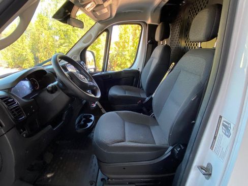 Used 2025 RAM ProMaster 2500 w/ U-Haul Equipment Group FWD image 34