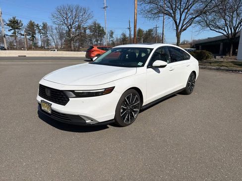 Used 2023 Honda Accord Touring image 2