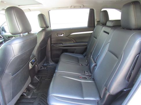 Certified 2019 Toyota Highlander XLE AWD/4WD image 15