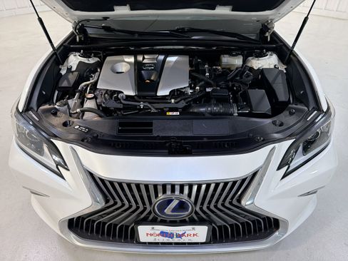 Used 2020 Lexus ES 300h w/ Premium Package image 31