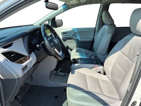 Used 2015 Toyota Sienna XLE Premium AWD/4WD image 11