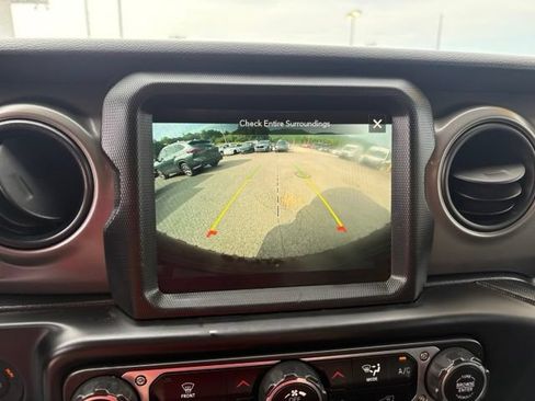 Used 2022 Jeep Wrangler Sport AWD/4WD image 4