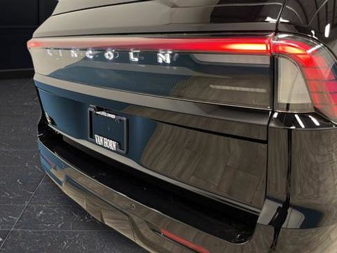 Used 2025 Lincoln Navigator Reserve image 35