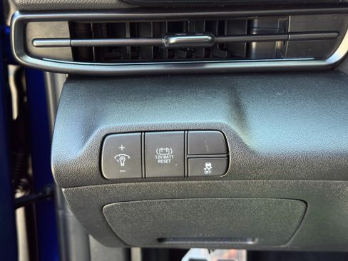 Used 2025 Hyundai Elantra SEL FWD image 16
