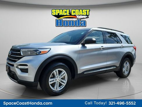 Used 2023 Ford Explorer XLT w/ Equipment Group 202A AWD/4WD image 7