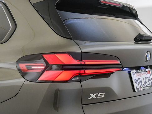 Certified 2024 BMW X5 sDrive40i w/ M Sport Package RWD image 12