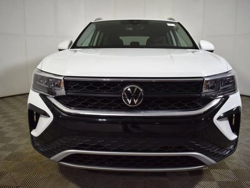 Used 2024 Volkswagen Taos SE image 2