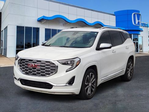 Used 2018 GMC Terrain Denali w/ Comfort Package FWD image 2