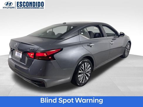 Used 2024 Nissan Altima 2.5 SV image 5