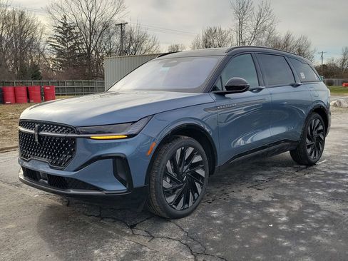 New 2026 Lincoln Nautilus Reserve image 8