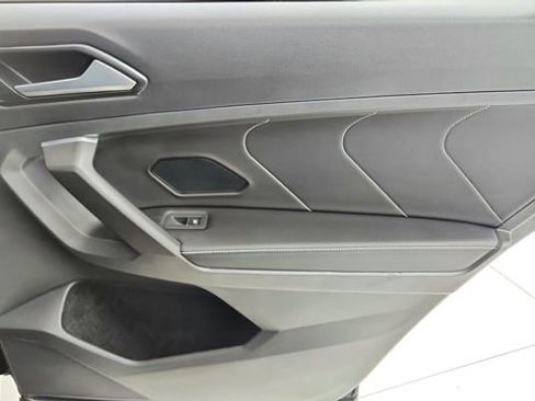 Used 2022 Volkswagen Tiguan SE R-Line image 27