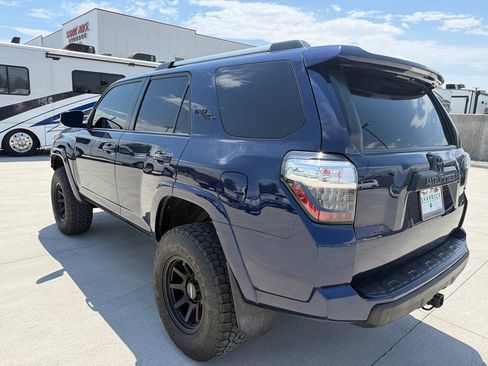 Used 2017 Toyota 4Runner TRD Off-Road Premium AWD/4WD image 5