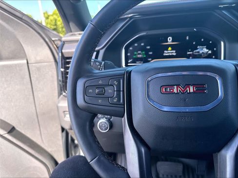 Used 2025 GMC Sierra 1500 AT4 w/ Technology Package AWD/4WD image 14