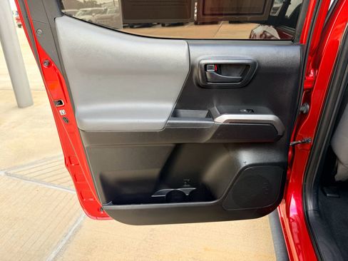 Used 2019 Toyota Tacoma SR5 RWD image 25