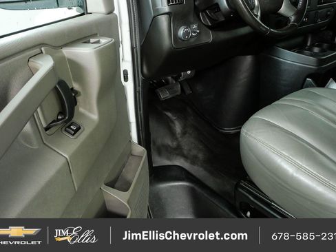 Used 2017 GMC Savana 2500 RWD image 7
