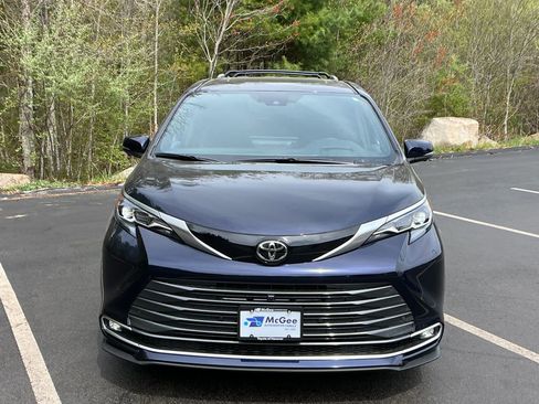 New 2026 Toyota Sienna Platinum AWD/4WD image 8