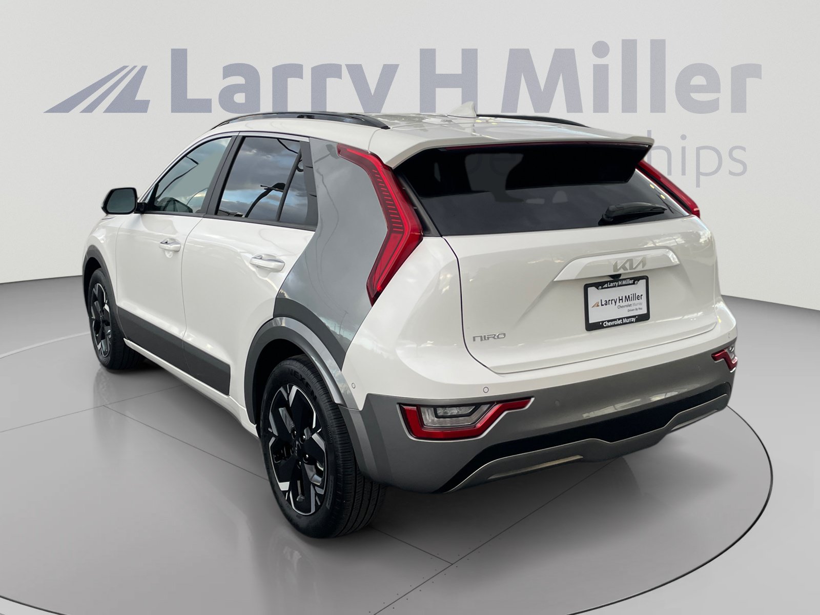 Used 2024 Kia Niro Wave w/ Wave Preserve Package FWD image 3