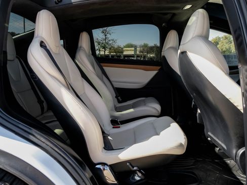 Used 2021 Tesla Model X Long Range image 40