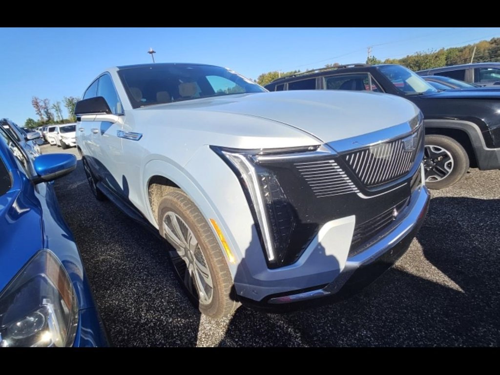 Used 2025 Cadillac Escalade IQ Luxury 2 AWD/4WD image 2