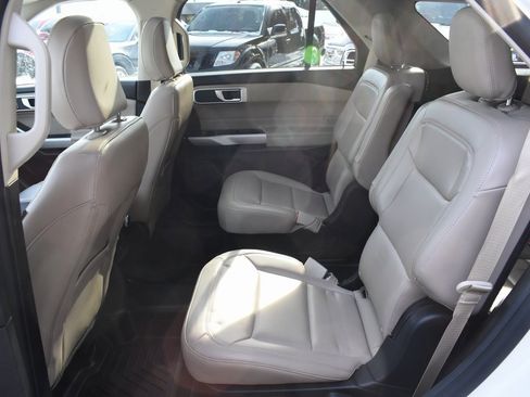 Used 2021 Ford Explorer XLT w/ Equipment Group 202A image 19