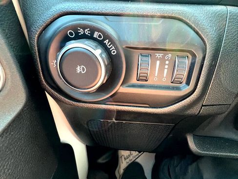 Used 2021 Jeep Wrangler Unlimited Sahara image 24