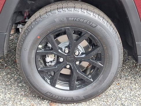 New 2025 Jeep Grand Cherokee Altitude image 5