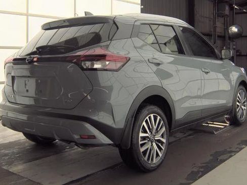 Used 2024 Nissan Kicks SV FWD image 3