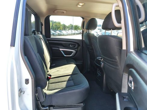 Used 2017 Nissan Titan SV AWD/4WD image 19