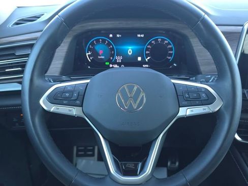 Used 2025 Volkswagen Atlas SEL Premium R-Line image 30