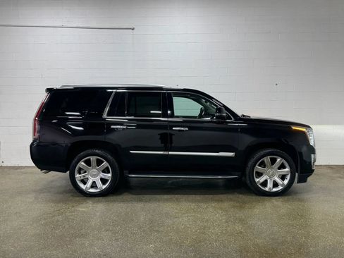 Used 2018 Cadillac Escalade Premium Luxury AWD/4WD image 2
