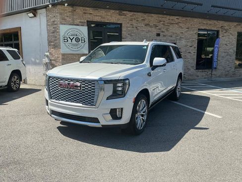 Used 2022 GMC Yukon XL Denali RWD image 1