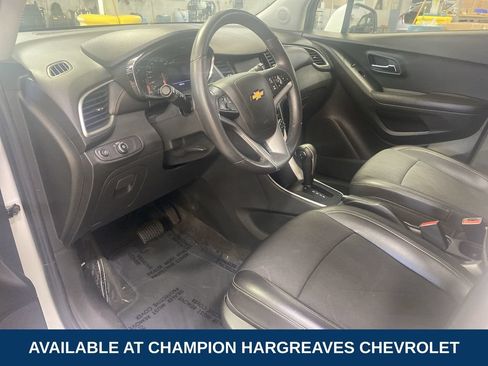 Used 2020 Chevrolet Trax LT w/ LT Convenience Package FWD image 13