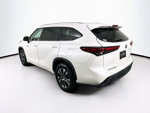Used 2021 Toyota Highlander XLE image 5