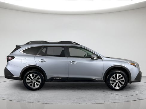 Used 2022 Subaru Outback Premium AWD/4WD image 2