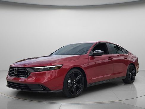 Used 2025 Honda Accord Sport image 9