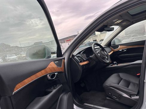 Certified 2025 Volvo XC90 B6 Plus image 21