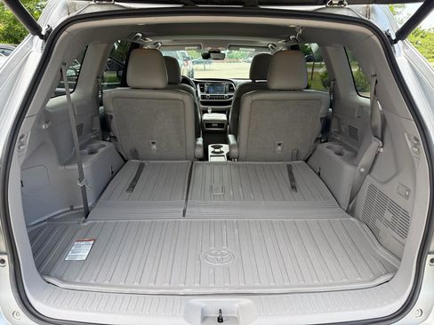Used 2017 Toyota Highlander XLE AWD/4WD image 15