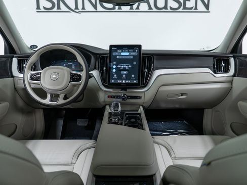 New 2026 Volvo XC60 B5 Ultra w/ Climate Package image 15