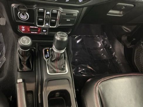 Used 2019 Jeep Wrangler Unlimited Rubicon w/ Uconnect 4C Nav & Sound Group image 19