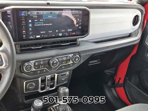 Used 2025 Jeep Wrangler Unlimited Sahara AWD/4WD image 27